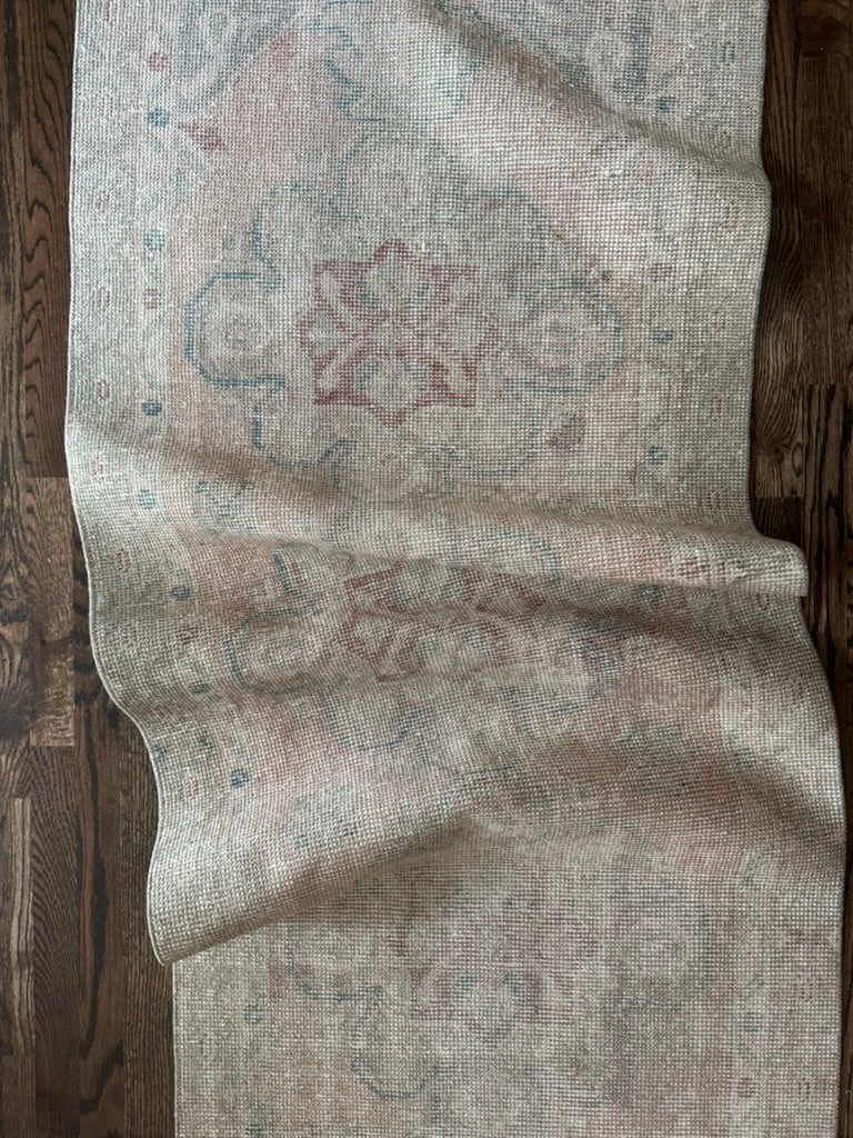 Vintage Turkish Runner Rug No. 731 | 2'9 x 9'7