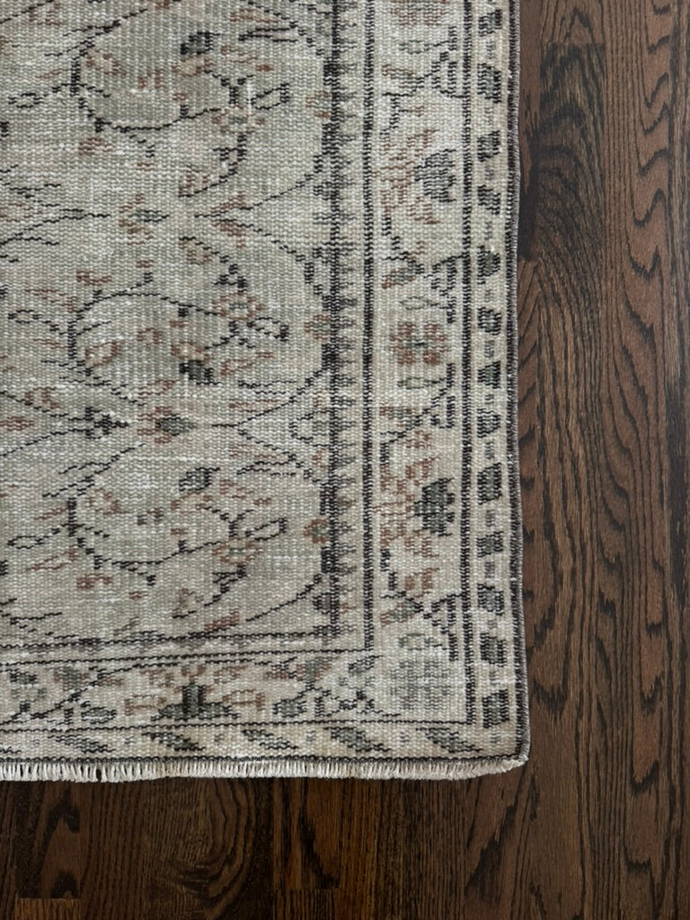 Vintage Turkish Runner Rug No. 715 | 3'2 x 7'0"