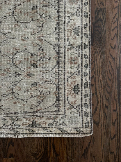 Vintage Turkish Runner Rug No. 715 | 3'2 x 7'0"