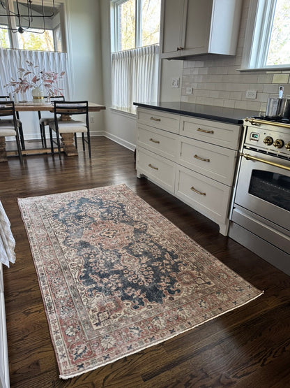 Vintage Turkish Scatter Rug No. 309 |  3'9 x 6'9