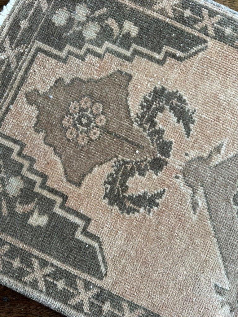 Vintage Turkish Mini Rug No. 119 |  1'8 x 3'1