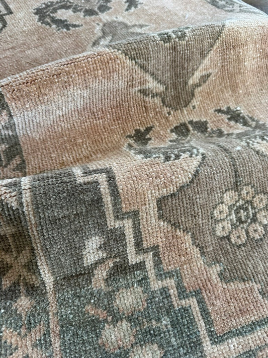 Vintage Turkish Mini Rug No. 119 |  1'8 x 3'1