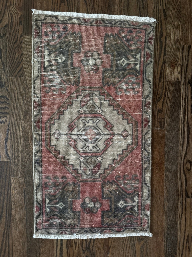 Vintage Turkish Mini Rug No. 124 |  1'7 x 3'0