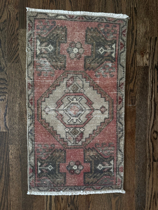 Vintage Turkish Mini Rug No. 124 |  1'7 x 3'0