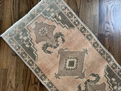 Vintage Turkish Mini Rug No. 119 |  1'8 x 3'1